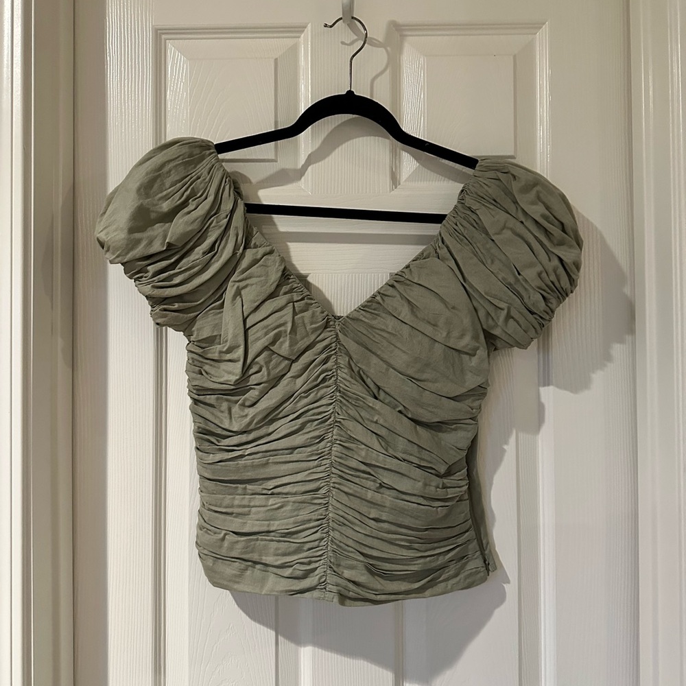 Abercrombie & Fitch Drama Puff Sleeve Ruched Top Size M in Soft Sage Green - Picture 2 of 4